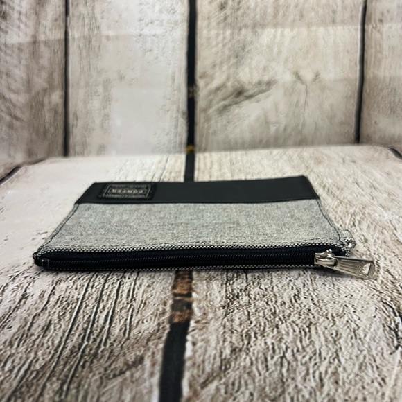 YOSHIDA & COMPANY PORTER - wristlet - Picture 6 of 8